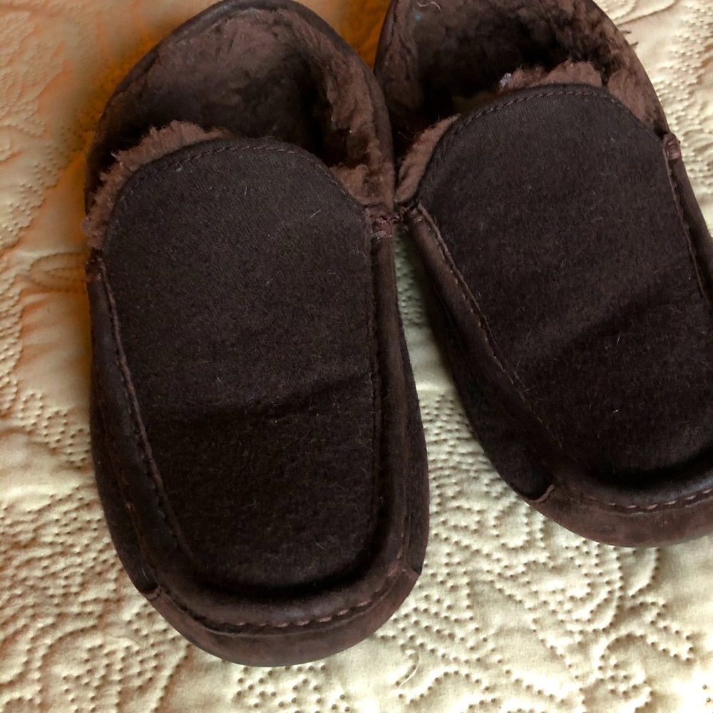 Men’s size 9 Ugg’s slippers